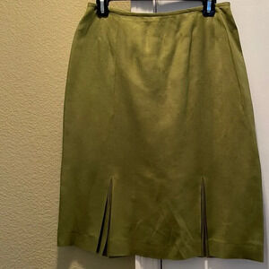 Le Suit Olive linen blend lined pencil skirt. Size 6